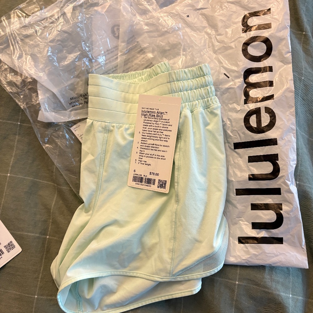 Lululemon Hotty Hot 2.5” Shorts Mint Moment Size 6
